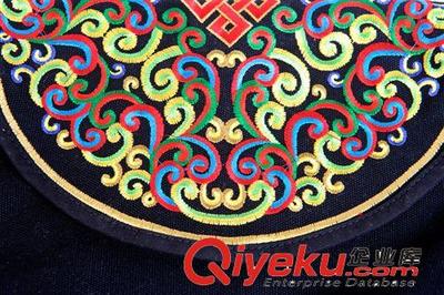 夏季旅游拍照必备 民族风绣花女士斜挎小包1303