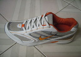 福州荣登贸易 专业鞋帽服饰及童装批发零售，专注品质与时尚潮流